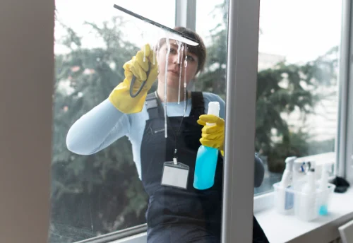 Nettoyage de vitres intérieures et extérieures à Comps